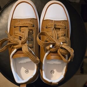 Women's Size 6 Casual Lace-Up Sneakers in Brown and White